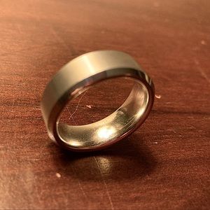 Men’s wedding band